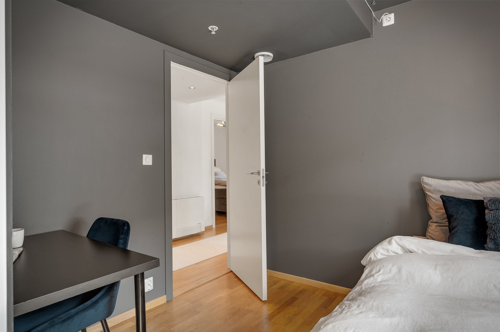 Soverommet har blitt malt i behagelige og lune farger. Galleribilde