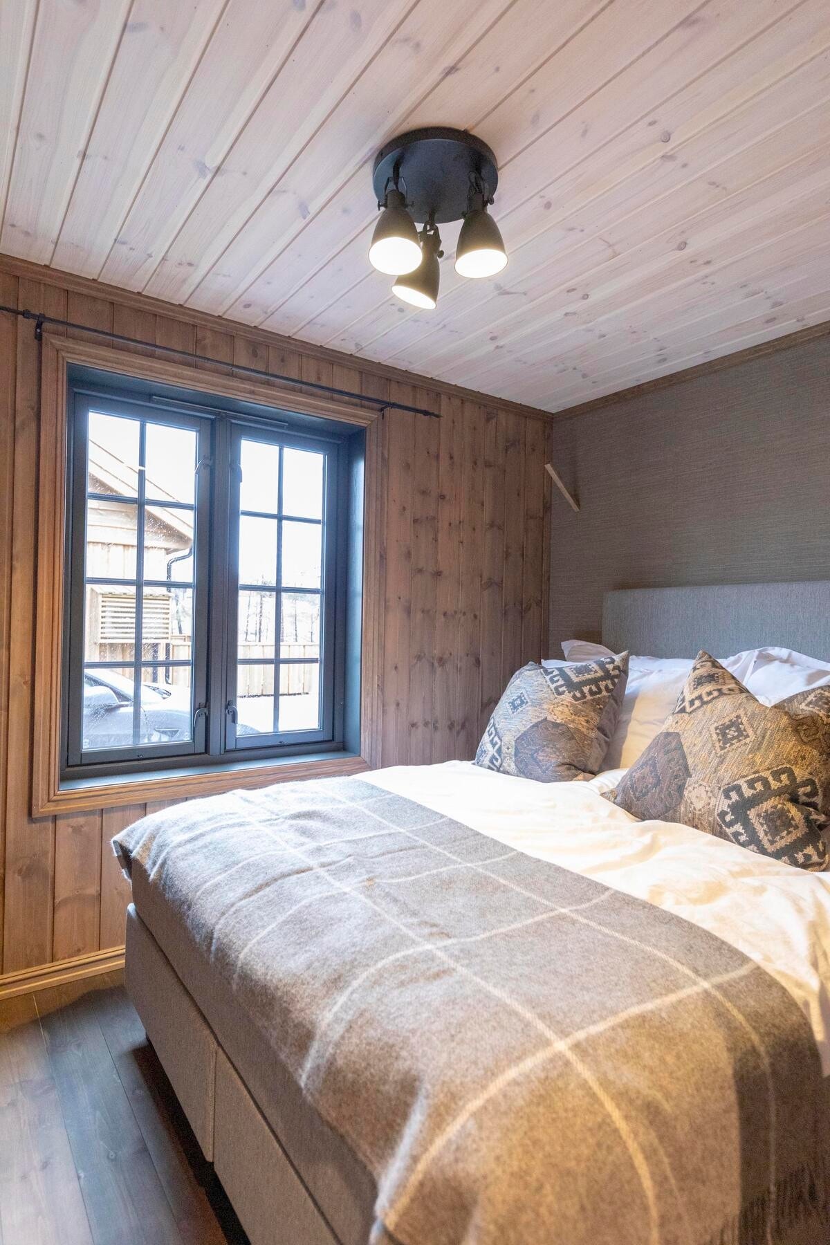 Foto fra soverom i en oppsatt hytte Galleribilde