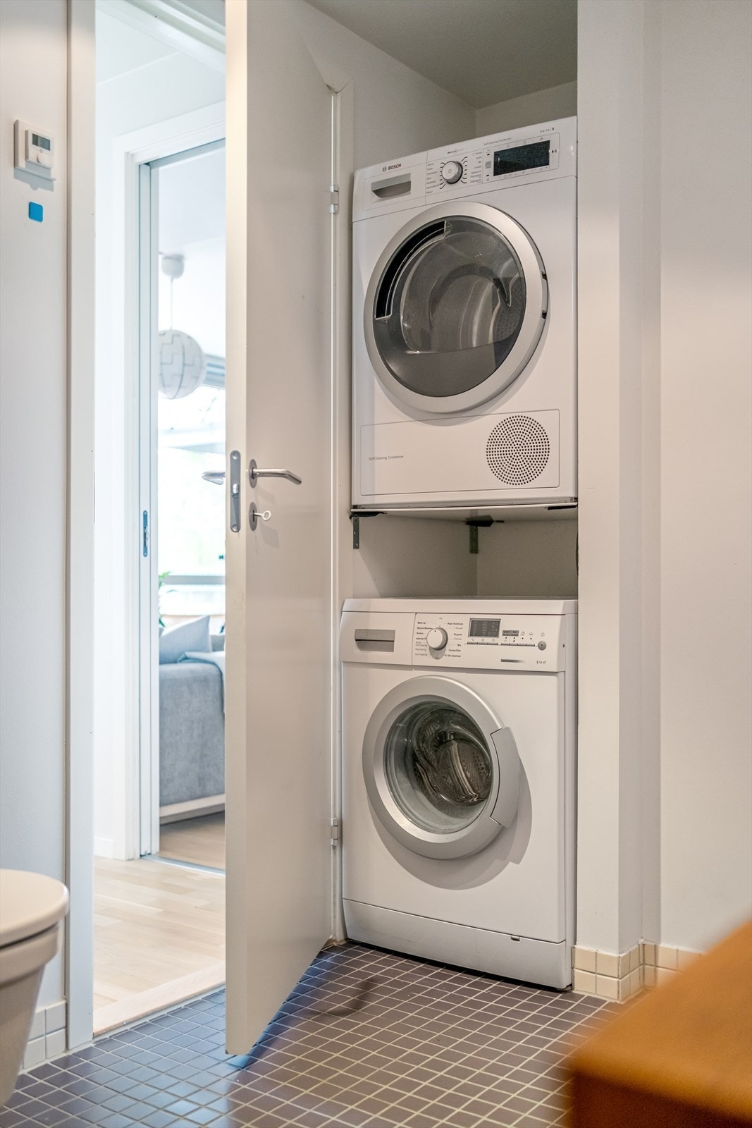 Opplegg for vaskemaskin og tørketrommel. Galleribilde