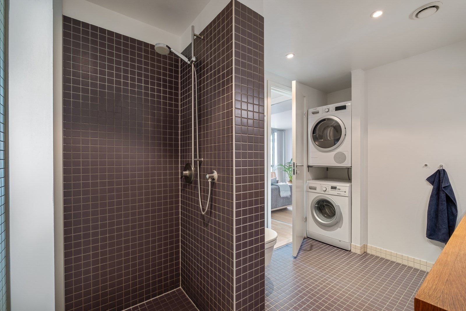 Dusjnisjé. Galleribilde