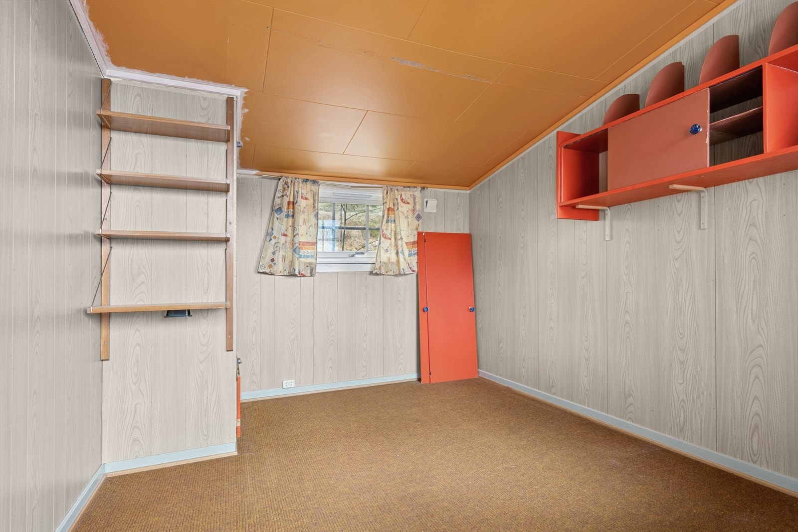 Soverom 4 som også har utgang til hagen. Galleribilde