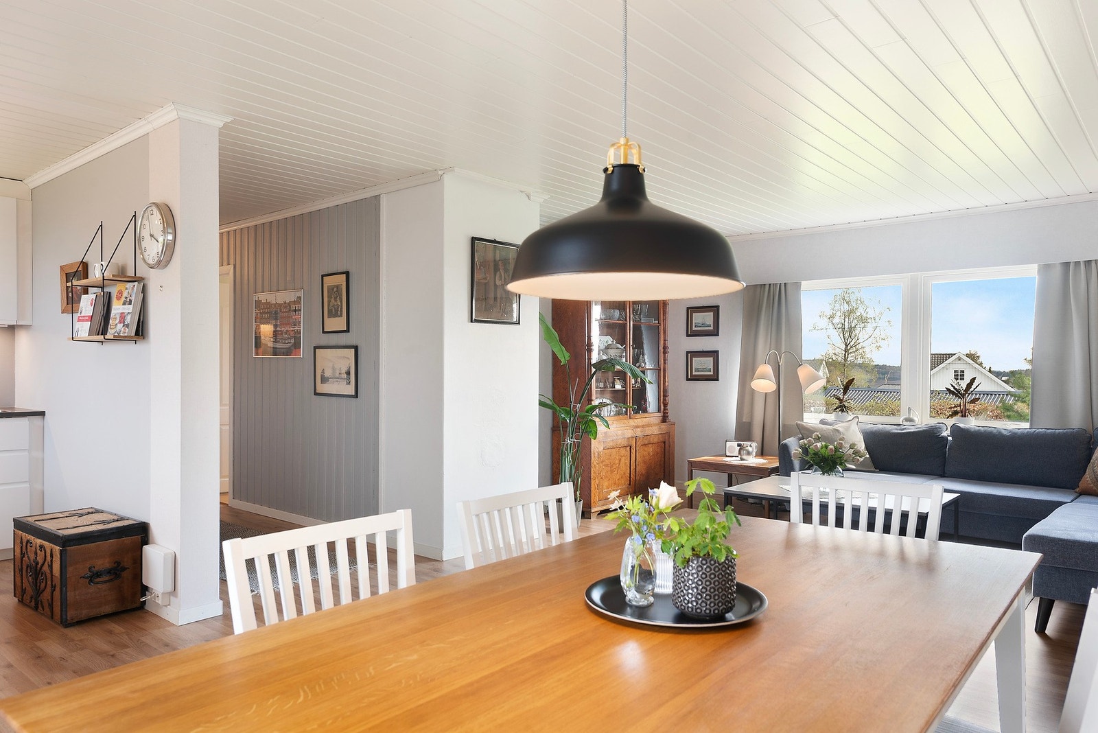 Her har du god plass til langbord for mange hyggelige måltider Galleribilde