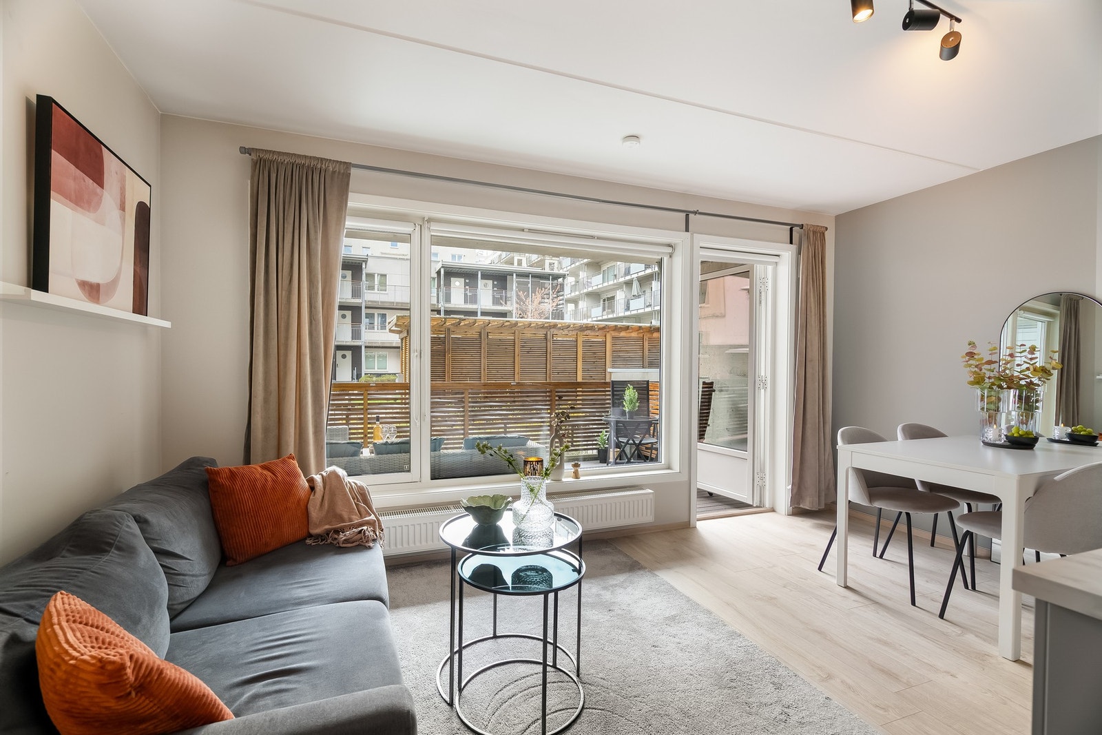 Jan Gunnar Grunden v/ EIE Løren ønsker velkommen til Peter Møllers vei 6A! Galleribilde