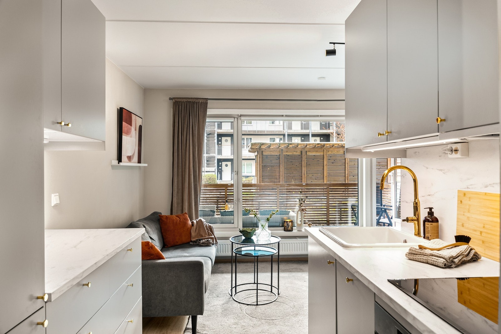 Leiligheten er svært praktisk utformet med naturlig fordelte oppholdssoner. Galleribilde