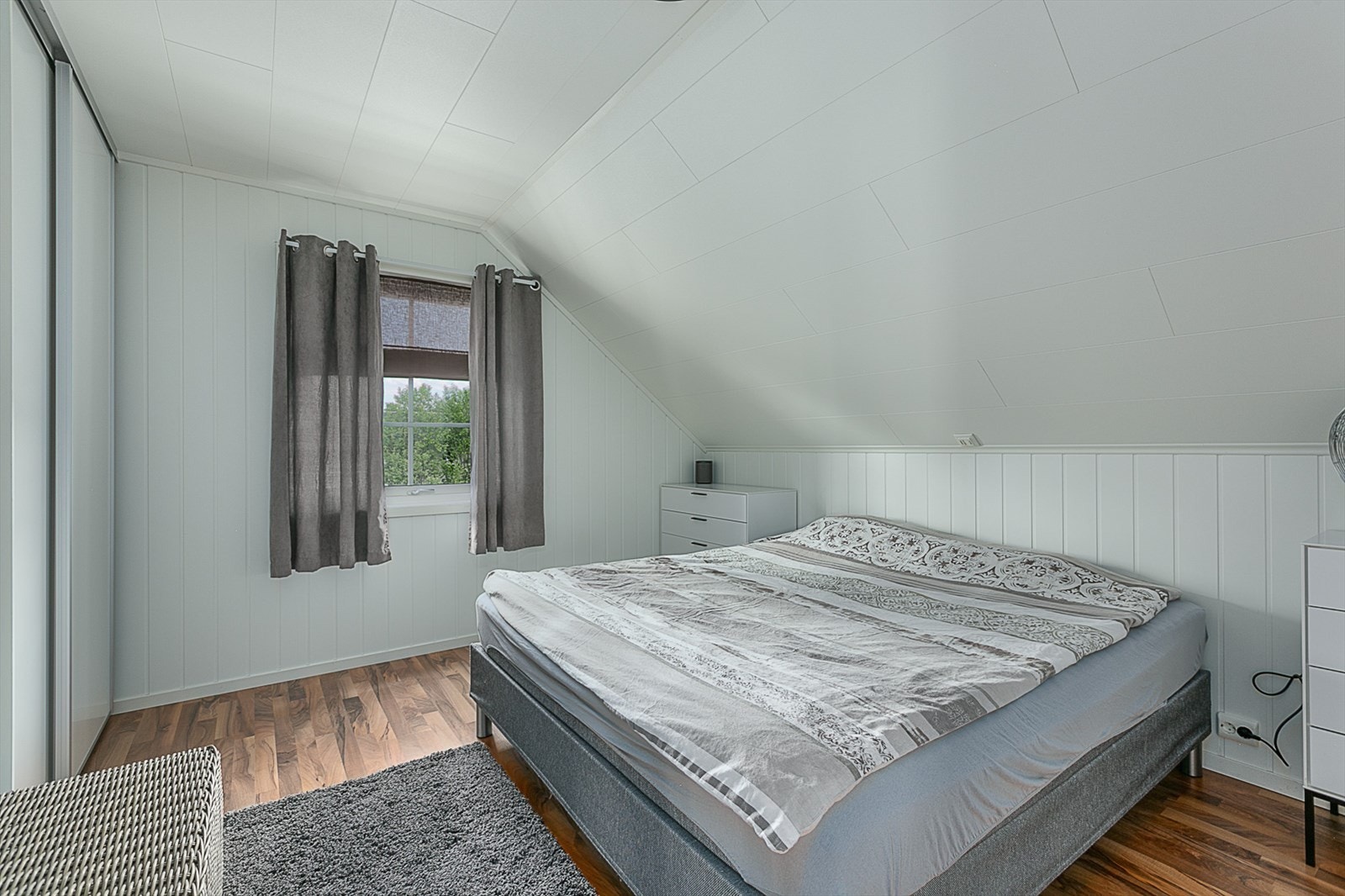 Soverom med garderobe. Galleribilde