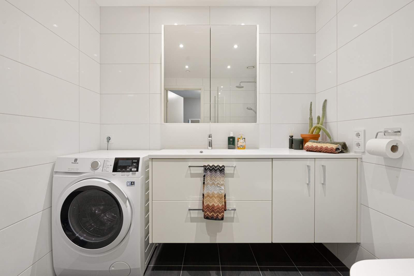 Stor innredning gir god oppbevaringsplass Galleribilde