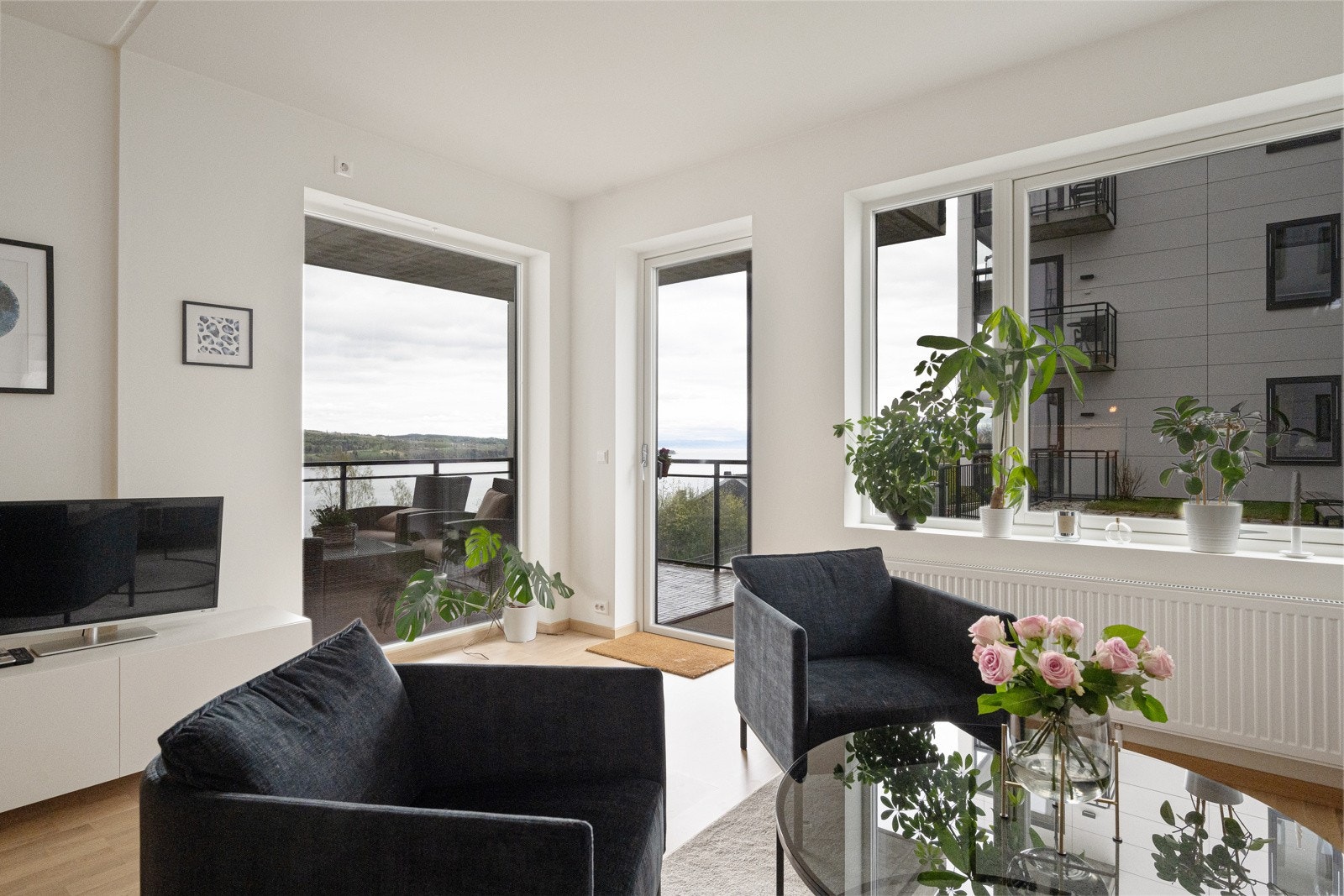 Utgang til balkong fra stue Galleribilde