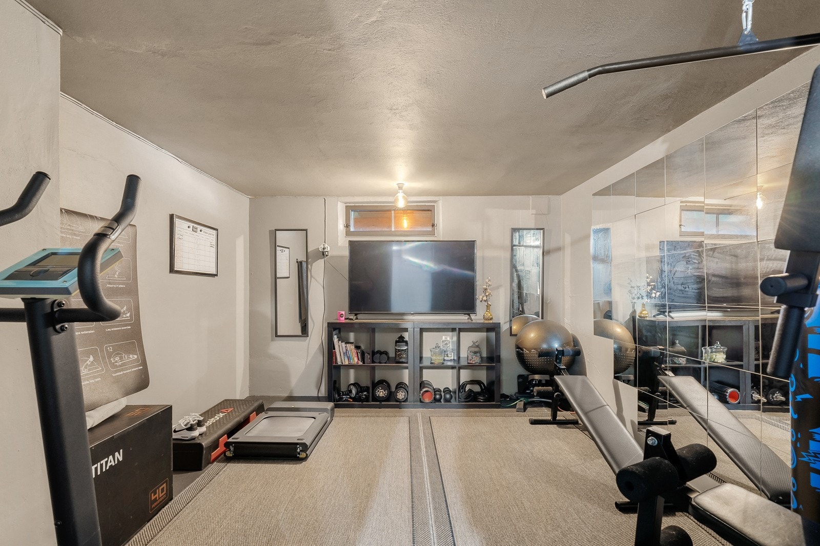 Den ene rommet i kjelleren blir idag benyttet som treningsrom. (ikke bruksendret eller godkjent for varig opphold) Galleribilde