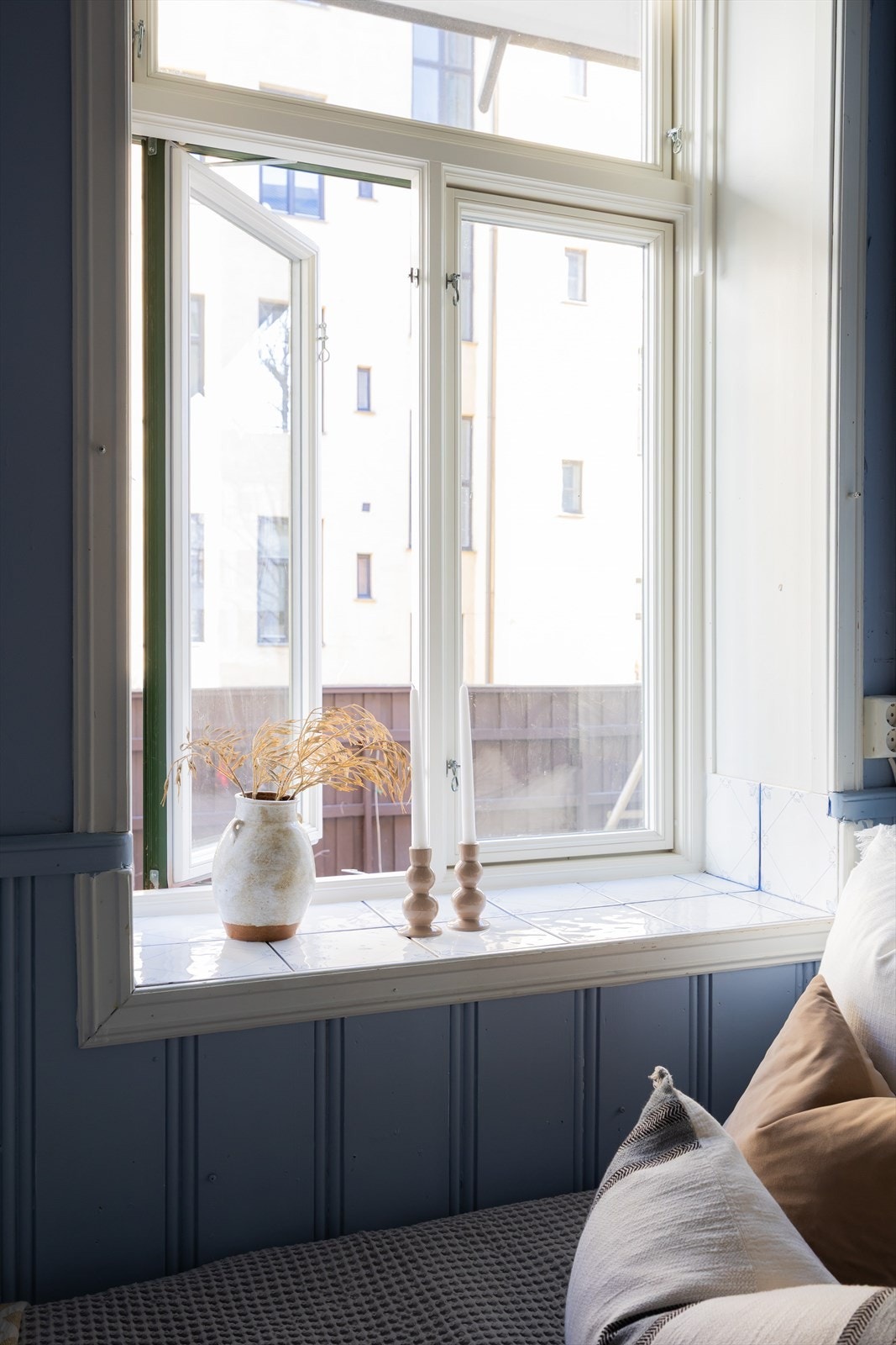 Soverommet vender inn mot rolig bakgård. Galleribilde