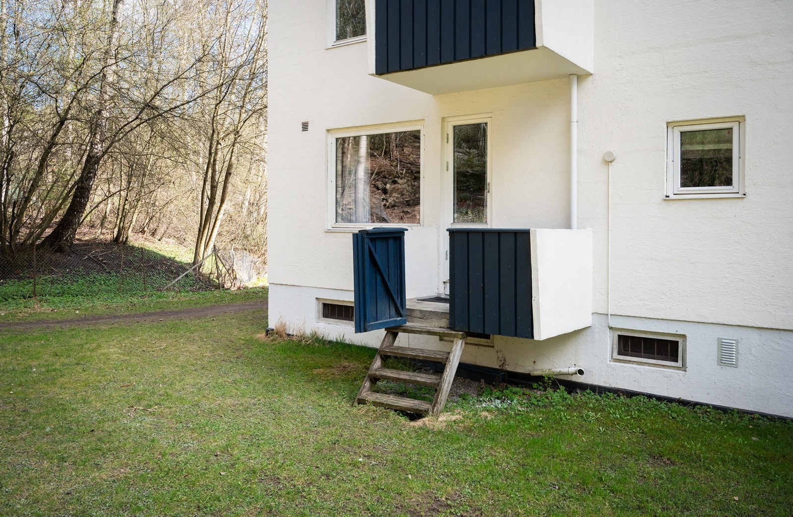 Balkong med enkel adkomst til borettslagets solrike hage. Galleribilde