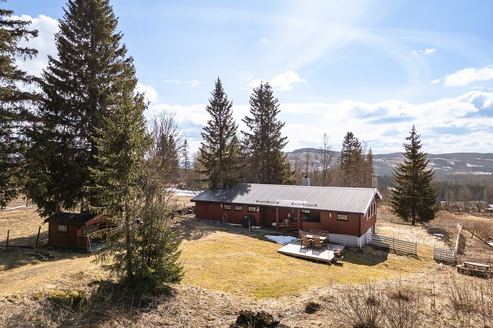 Dette er en innholdsrik hytte med en rolig beliggenhet på Øvre Snertingdal. Galleribilde