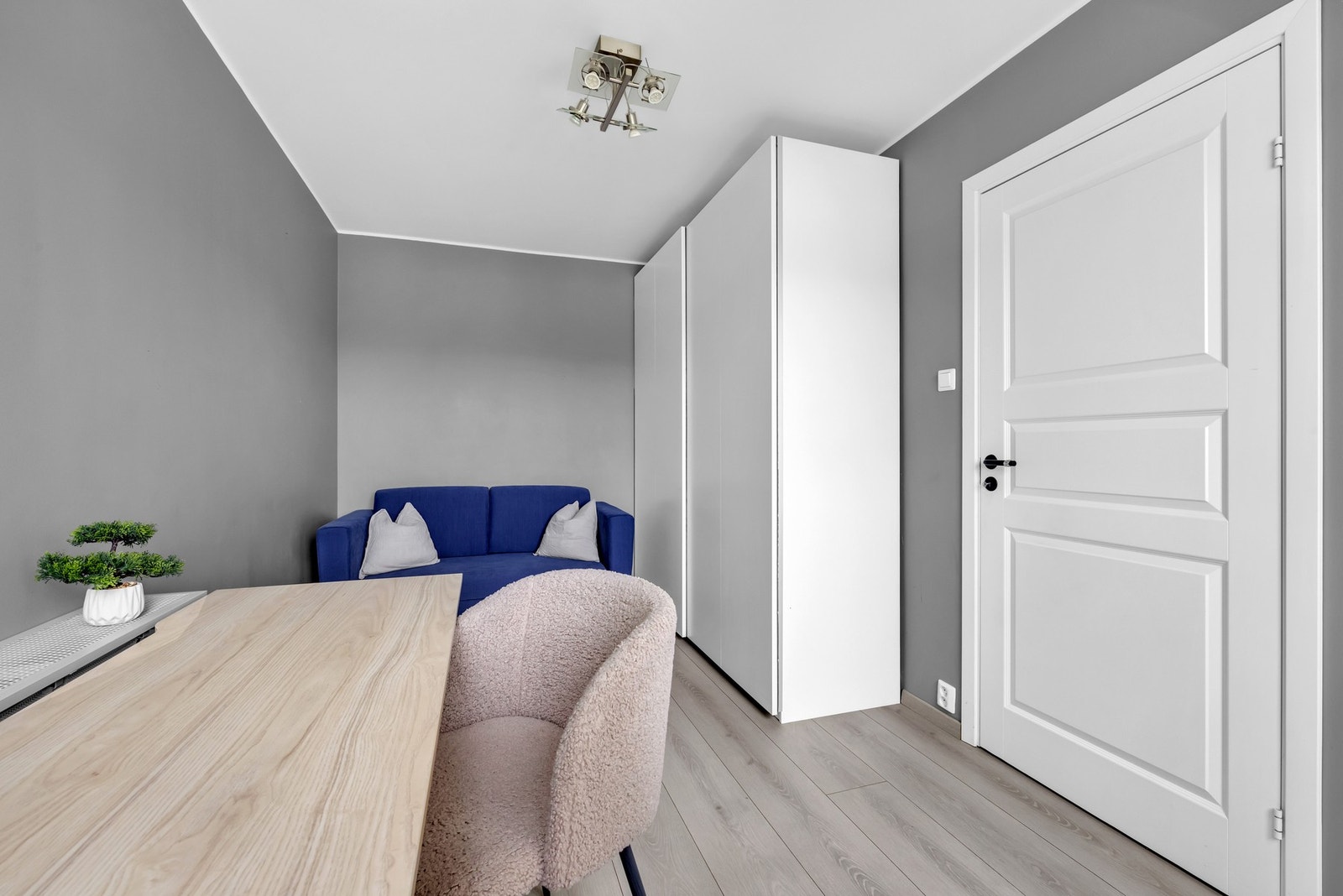 Også her er det stort gardeobeskap. Galleribilde