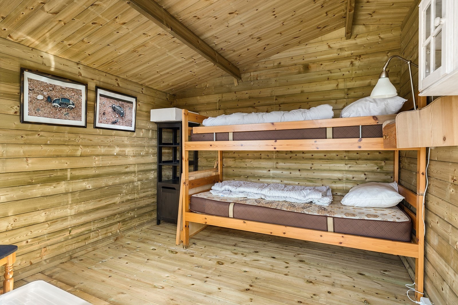 Anneks - her er det plass til noe sittemøblement og enkel møblering. Perfekt som et ekstra oppholdsrom, gjesterom eller en stille krok for avslapning. Galleribilde