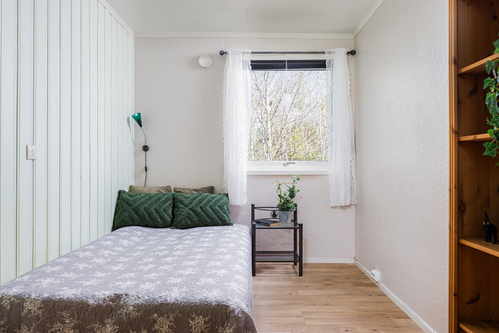 Begge rommene er lystig og har stort vindu som bidrar med dags- og sollys. Galleribilde