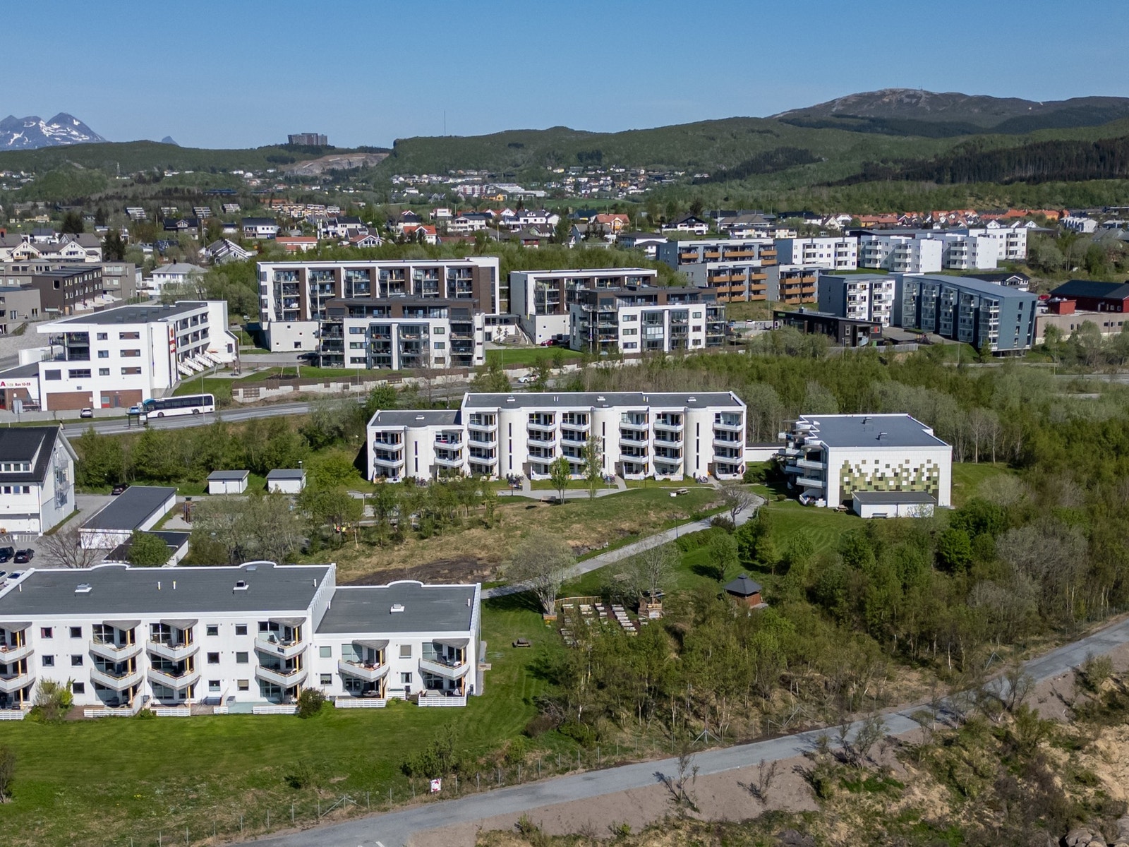 En innbydende 4-roms leilighet med nydelig utsikt over fjorden. Galleribilde