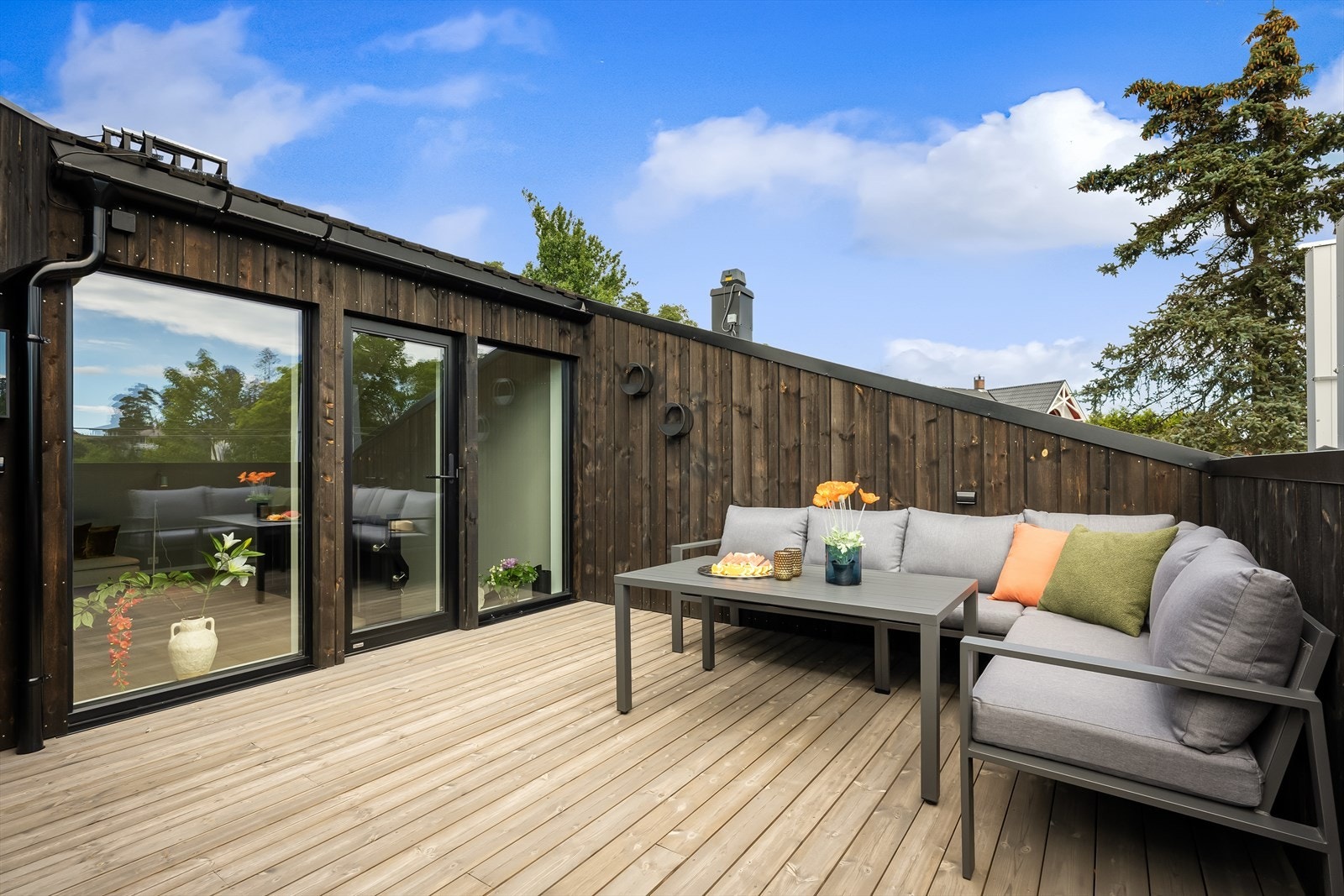 Velkommen til Vækerøveien 28G - Presentert av Mats Lomsdal og Sindre Jonassen v. Nordvik Frogner Galleribilde