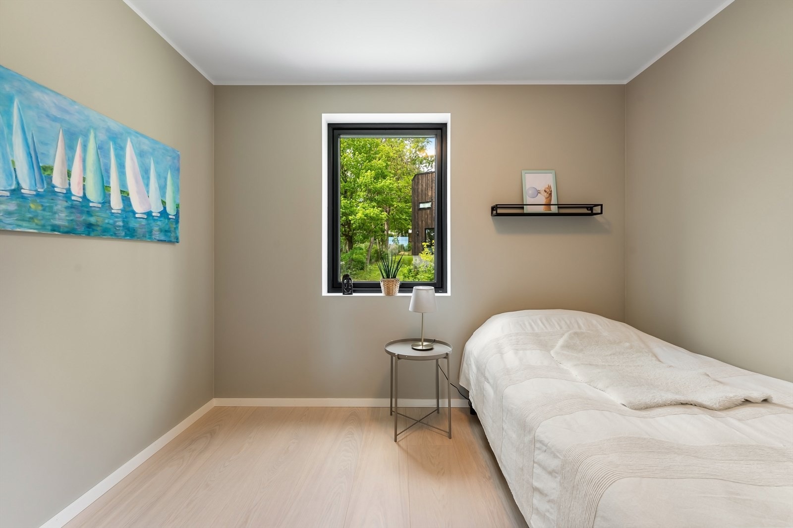 I boligens 2. etasje har du også to soverom som egner seg godt som barnerom eller gjesterom Galleribilde