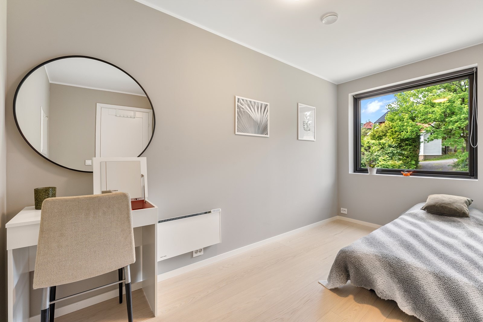 Soverommene er av god størrelse og vender mot rolig område Galleribilde