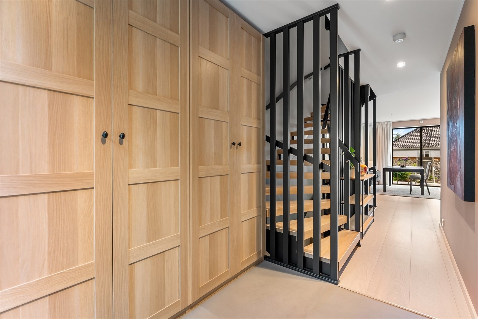 Lys og romslig entré - Herlig planløsning med flotte rom og gode innredningmuligheter Galleribilde