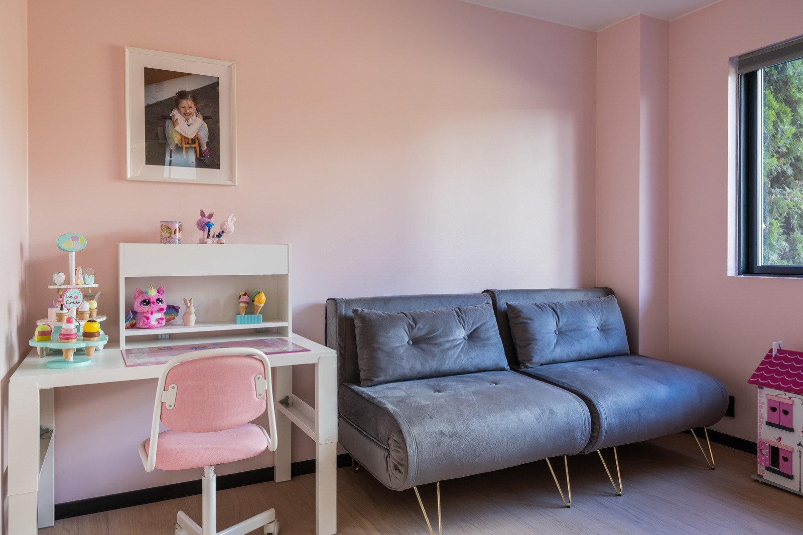 Dette rommet egner seg godt som barnerom, gjesterom eller kontor - fleksibelt etter behov. Galleribilde