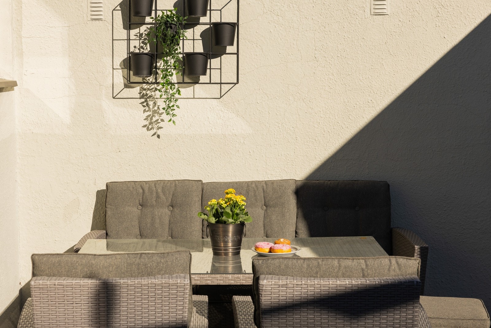 Her får du god plass til utemøbler, grill og sosiale sammenkomster i sommerhalvåret. Galleribilde