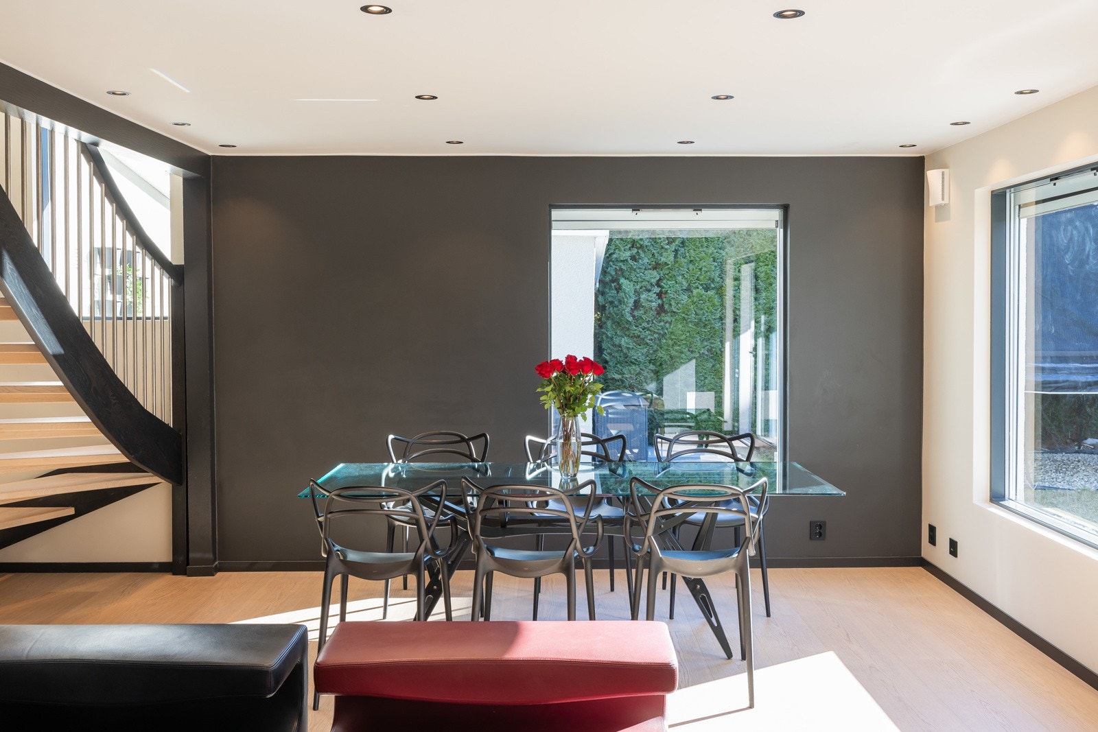 Spiseplass for mange gjester om amn ønsker det. Galleribilde