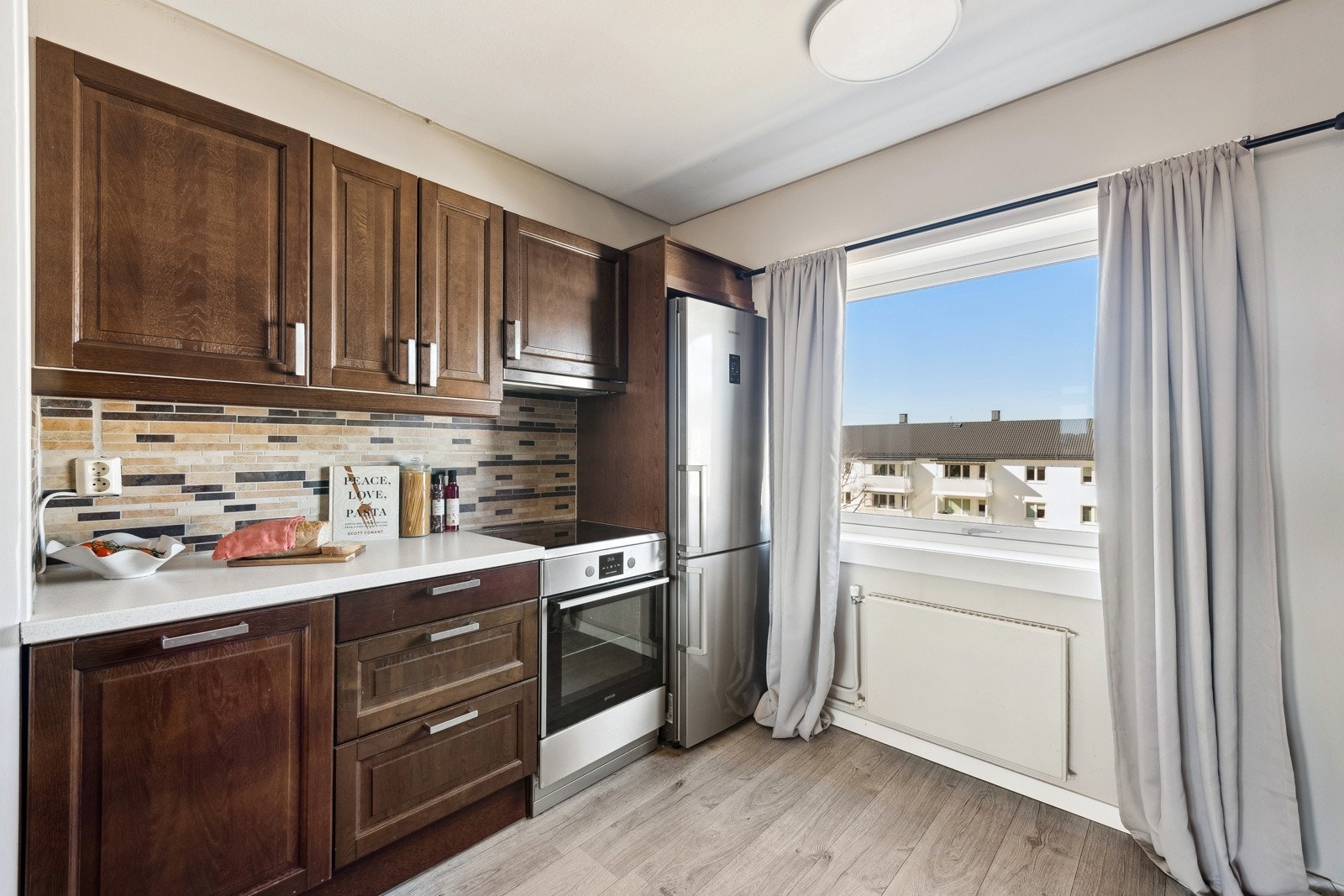 Integrert oppvaskmaskin. Det er montert Aquastop/lekkasjevarsler for ekstra trygghet Galleribilde