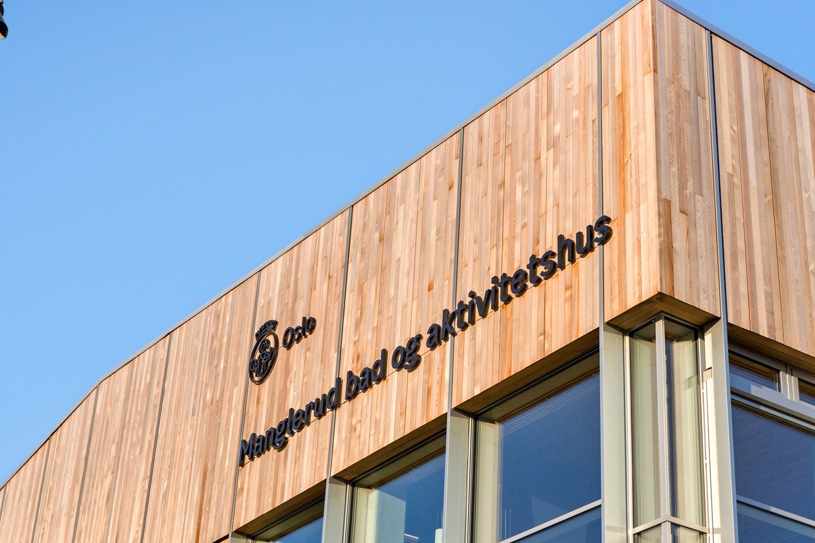 Manglerud bad med 3 basseng, boblebad, sklie og badstue bare en liten spasertur unna. Galleribilde