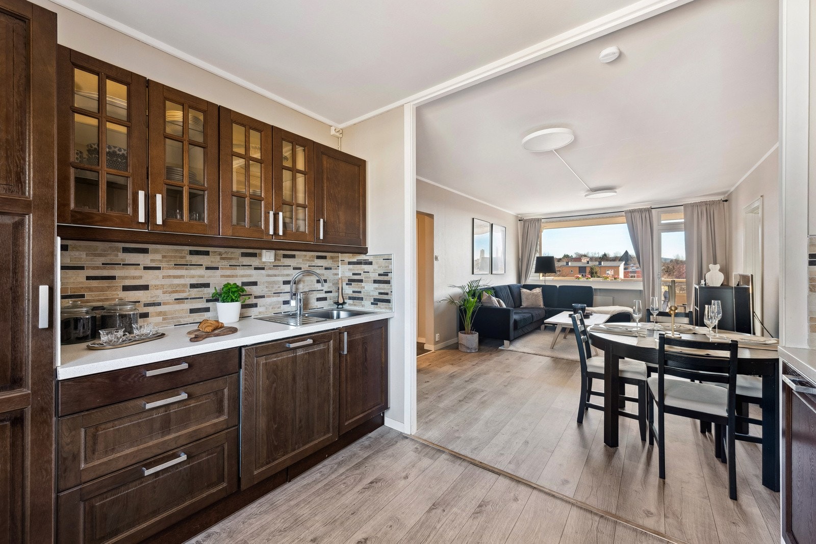 Åpen kjøkkenløsning til stue Galleribilde