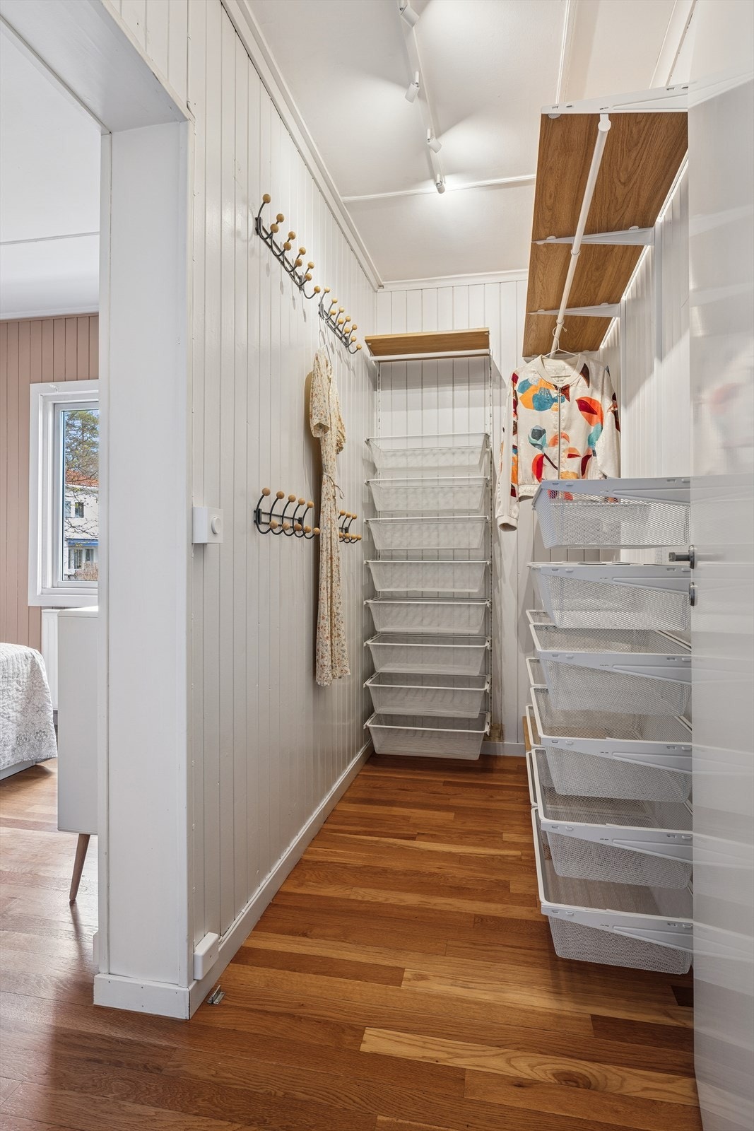 praktisk walk-in-closet i tilknytning til soverommet. Galleribilde