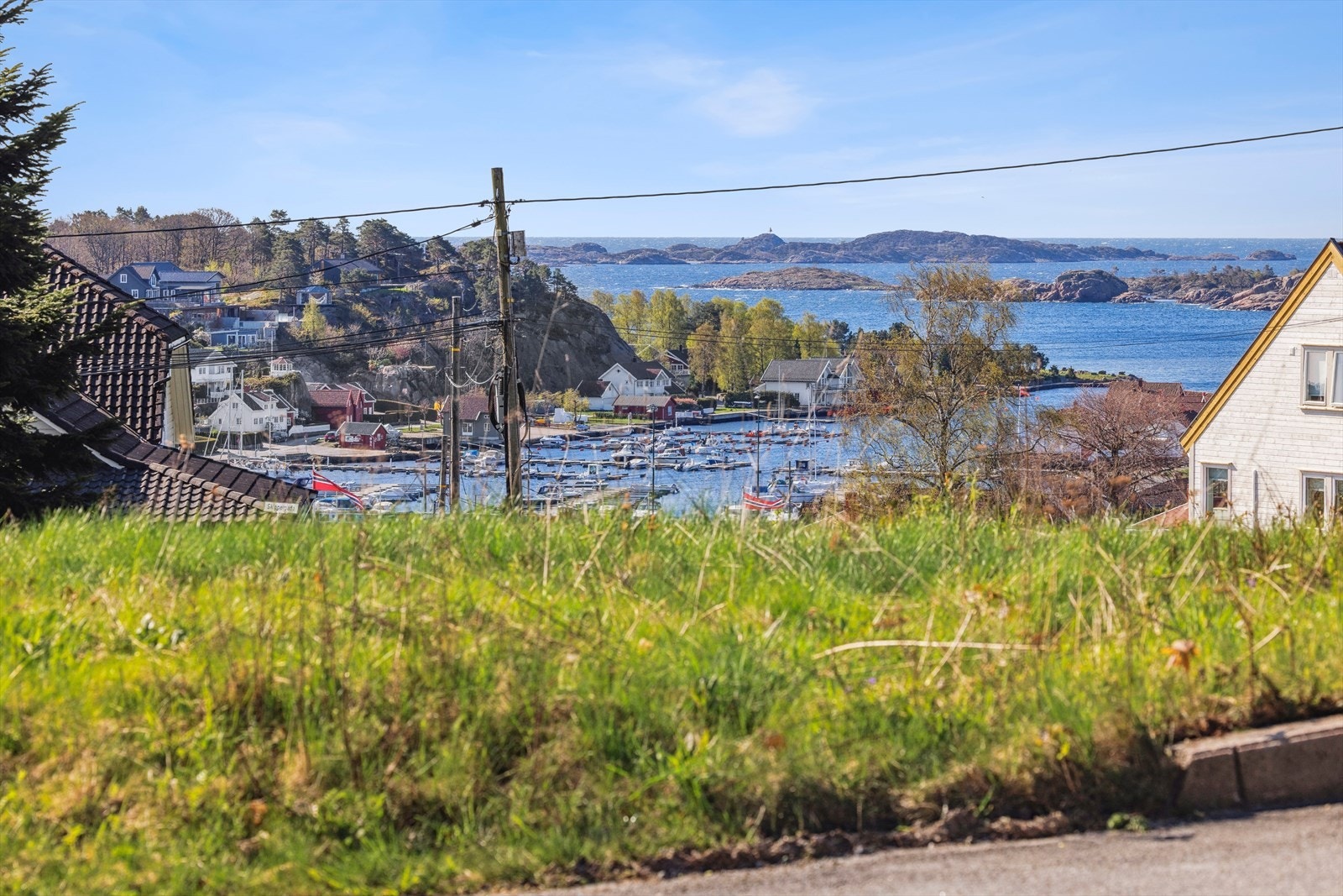 Fin utsikt mot sjøen / Fevikkilen. Galleribilde