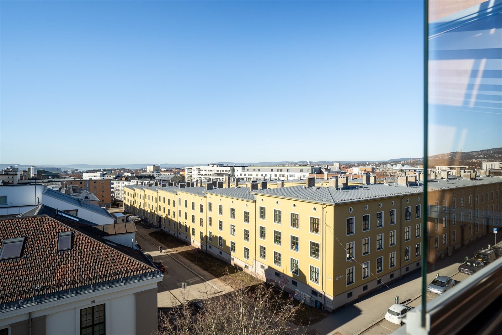 Velkommen til denne toppleiligheten med fantastisk utsikt i Grefsenveien 18! Galleribilde