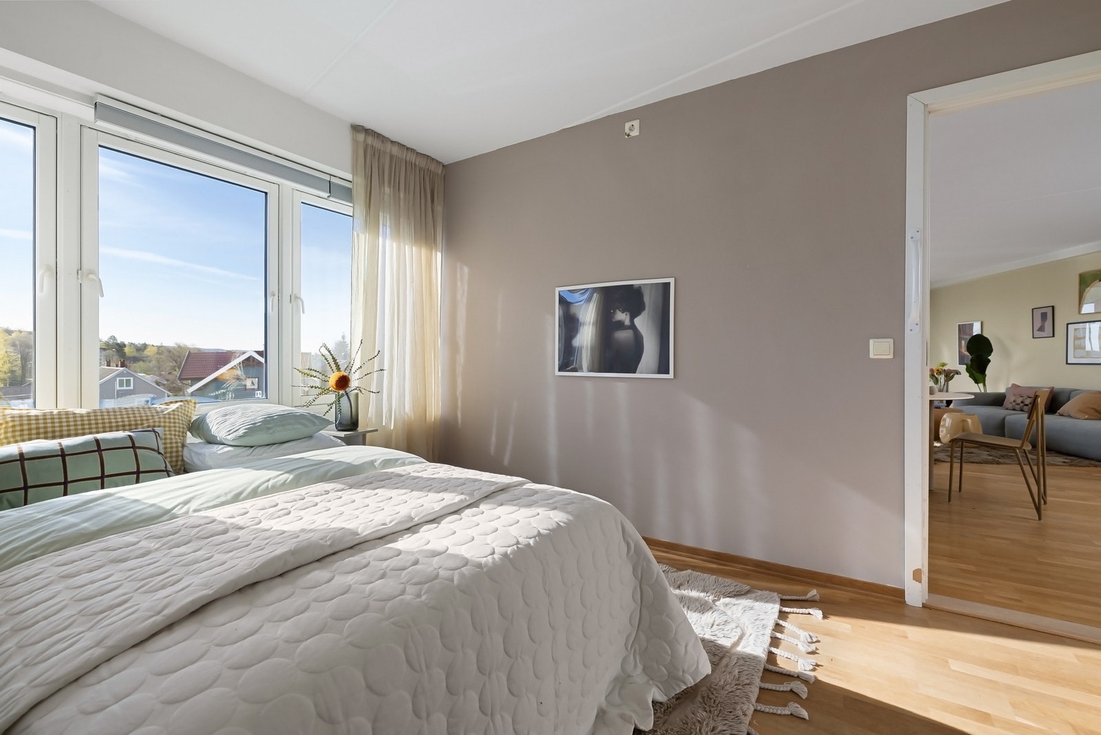 Hovedsoverom med garderobeskap Galleribilde