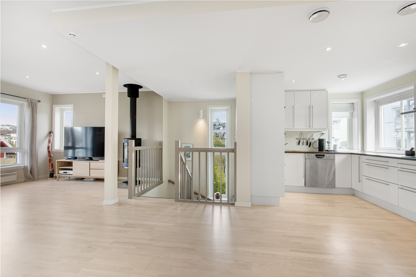 Stue og kjøkken. Galleribilde