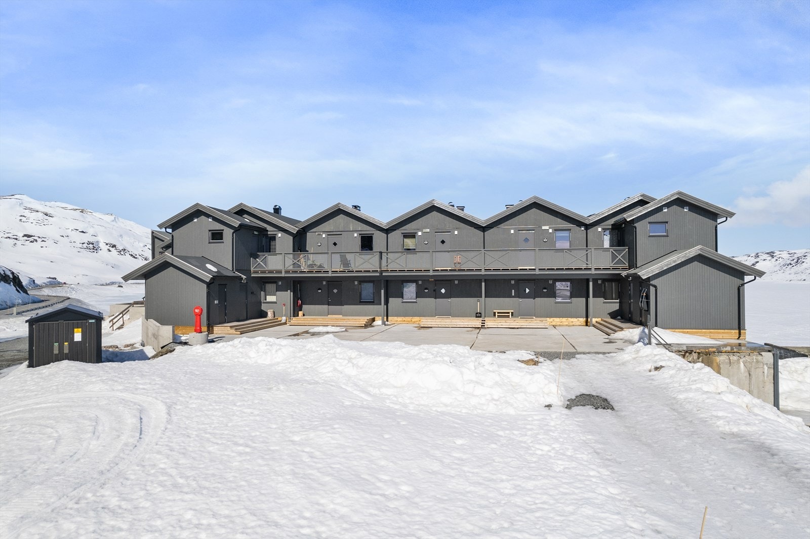 Om sommeren er området et eldorado for gåturer, fisking, sykling og bading - med stier og vann rett utenfor døren. Galleribilde