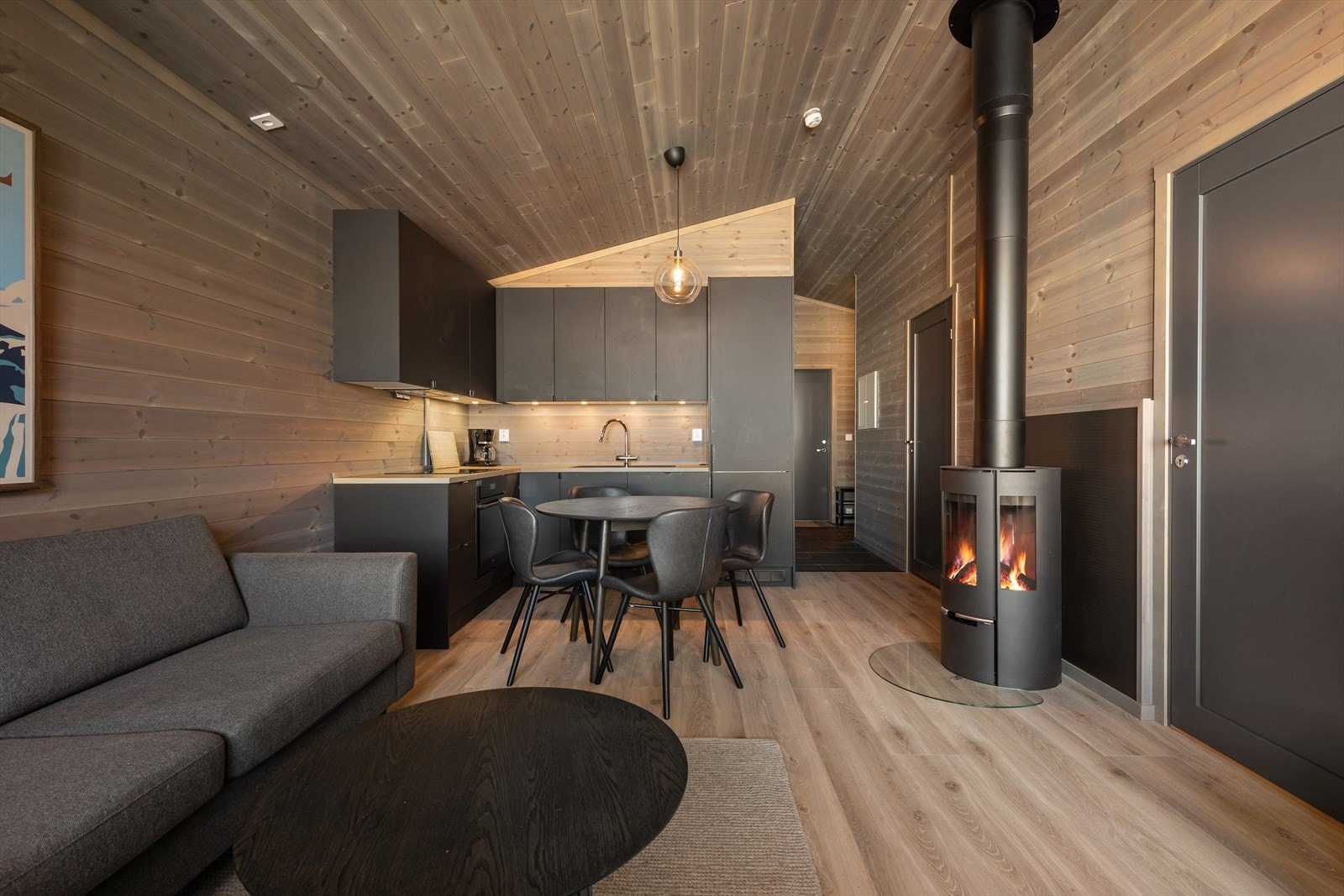 Deilig peisovn som bidrar til en lun og behagelige atmosfære. Galleribilde