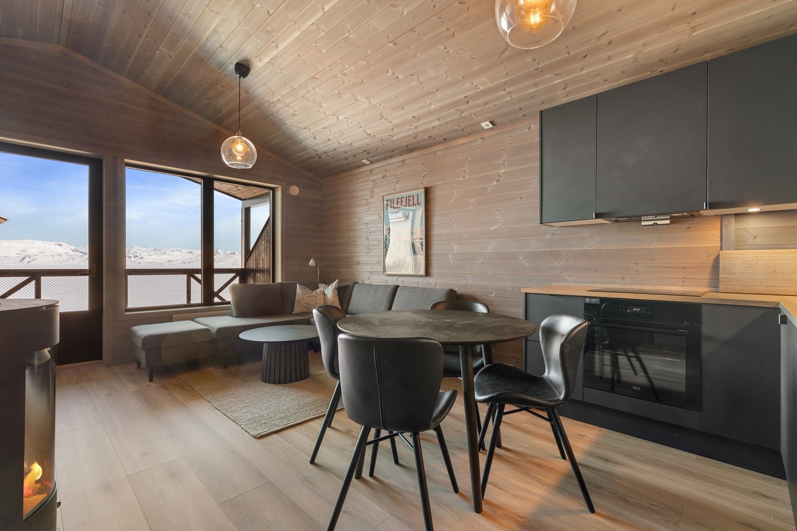 Leiligheten ligger i 2. etasje og består av gang, bad, to soverom, bod/teknisk rom og stue med åpen kjøkkenløsning. Galleribilde