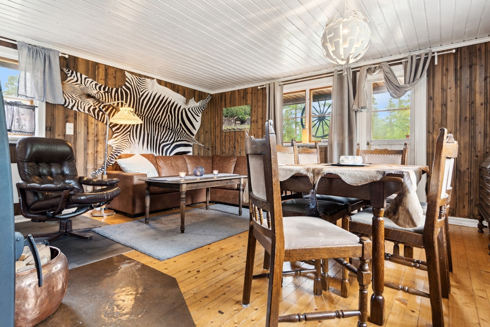 Fra stuen er det også utgang til overbygget terrasse Galleribilde