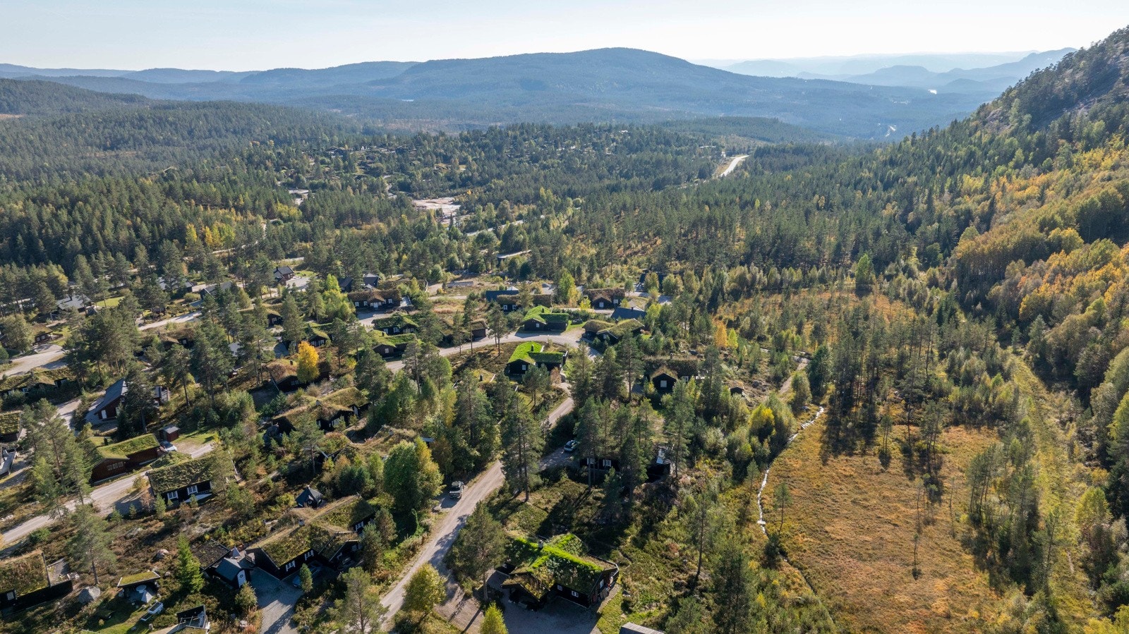 En tur rundt Nisser på ca. 4 mil byr på lett sykkelterreng langs vannet og en liten tur med Norges minste kabelferge (som er en kjent attraksjon i seg selv) over Fjonesundet. Galleribilde