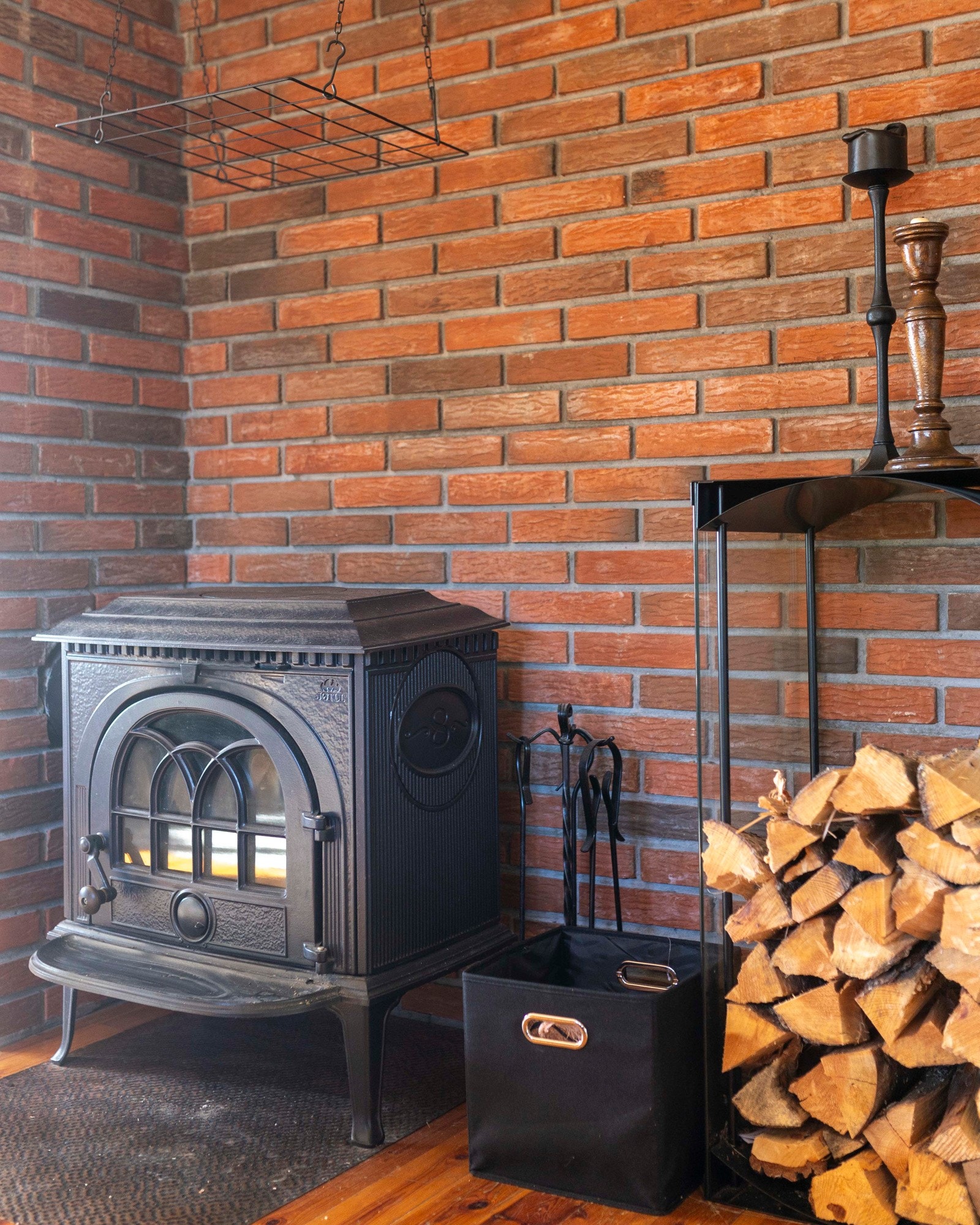 Peisovn gir god varme og skaper en koselig atmosfære på kjølige kvelder Galleribilde