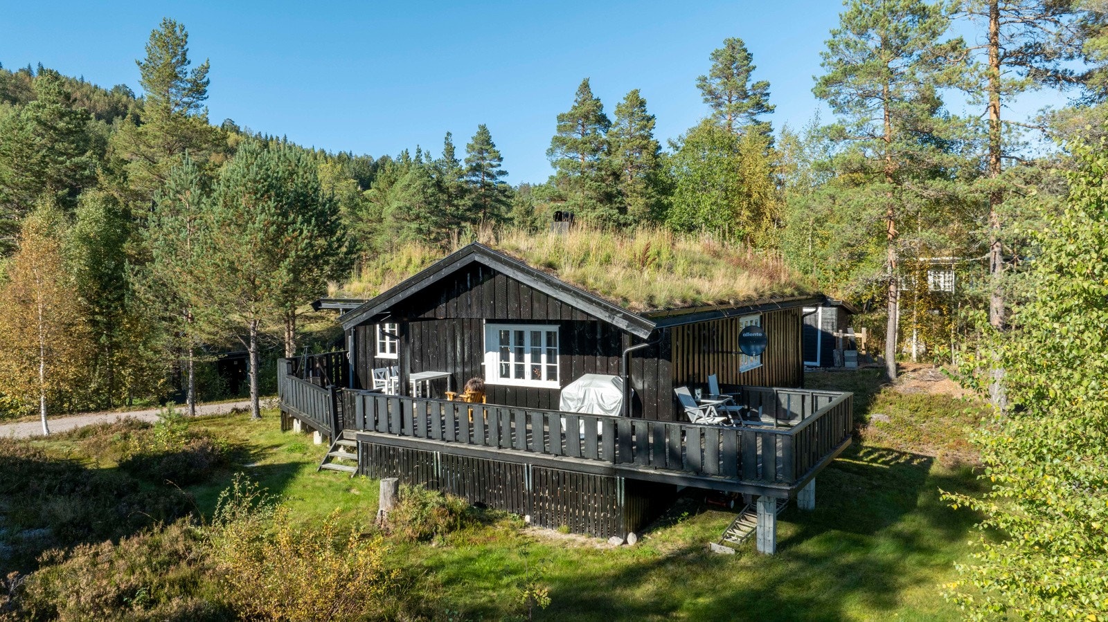 PRIVATmegleren Park ved Lars Jakob Aarak har gleden av å få presentere denne koselige hytten med idyllisk beliggenhet på Bjønntjønn Fjellgrend/Gautefall i Nissedal kommune. Galleribilde