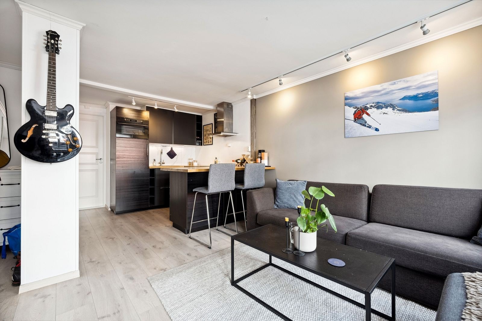 Velkommen til en moderne 2-roms på Møllenberg! Ledig fra 1.juli delvis møblert. Galleribilde