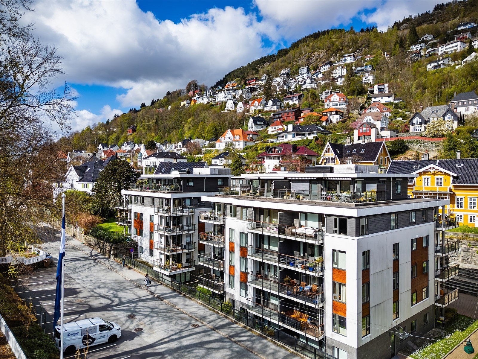 Området er pent utviklet, og leilighetene er bygget i 2006 Galleribilde