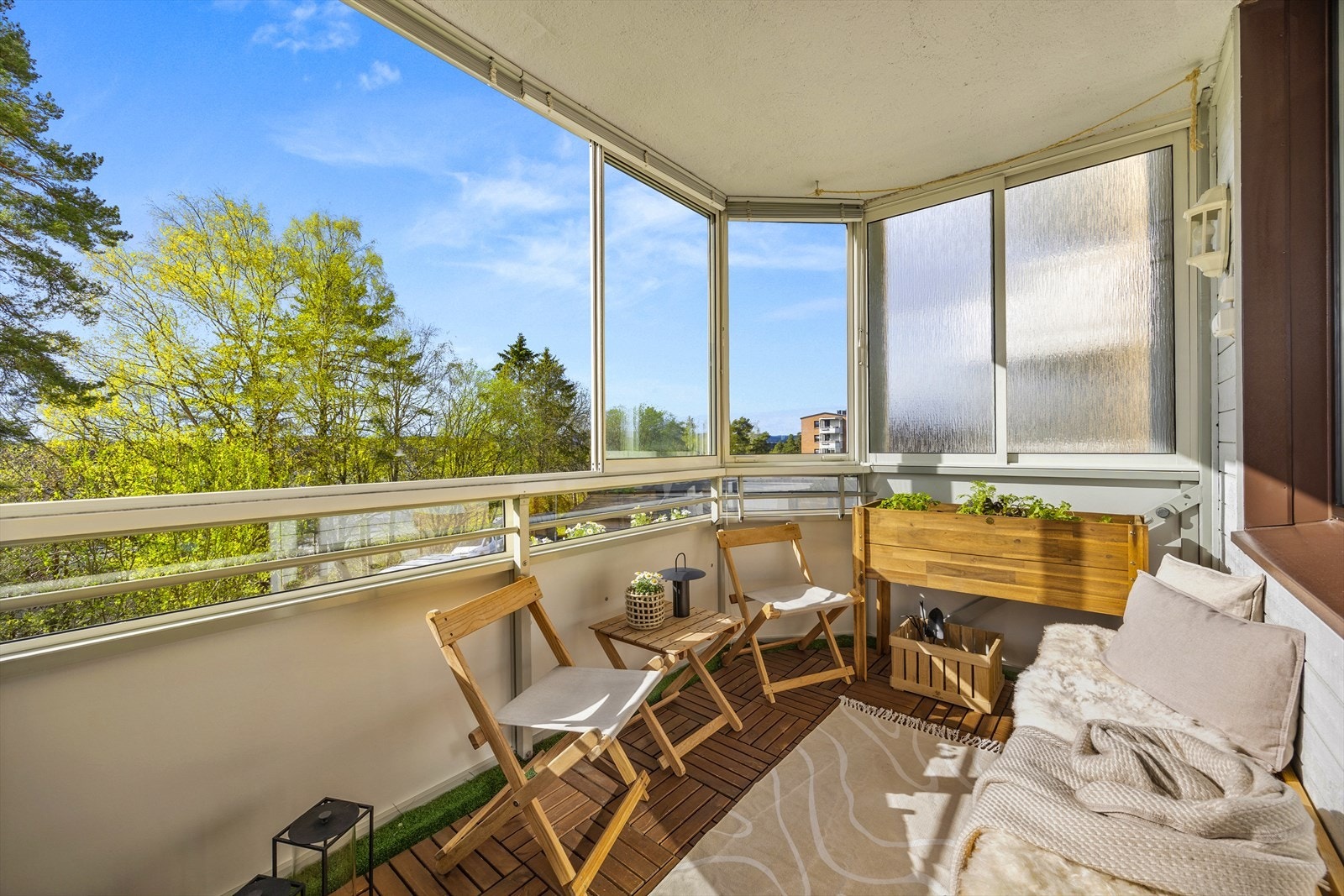 Balkongen er vendt mot vest og har meget gode solforhold. Galleribilde