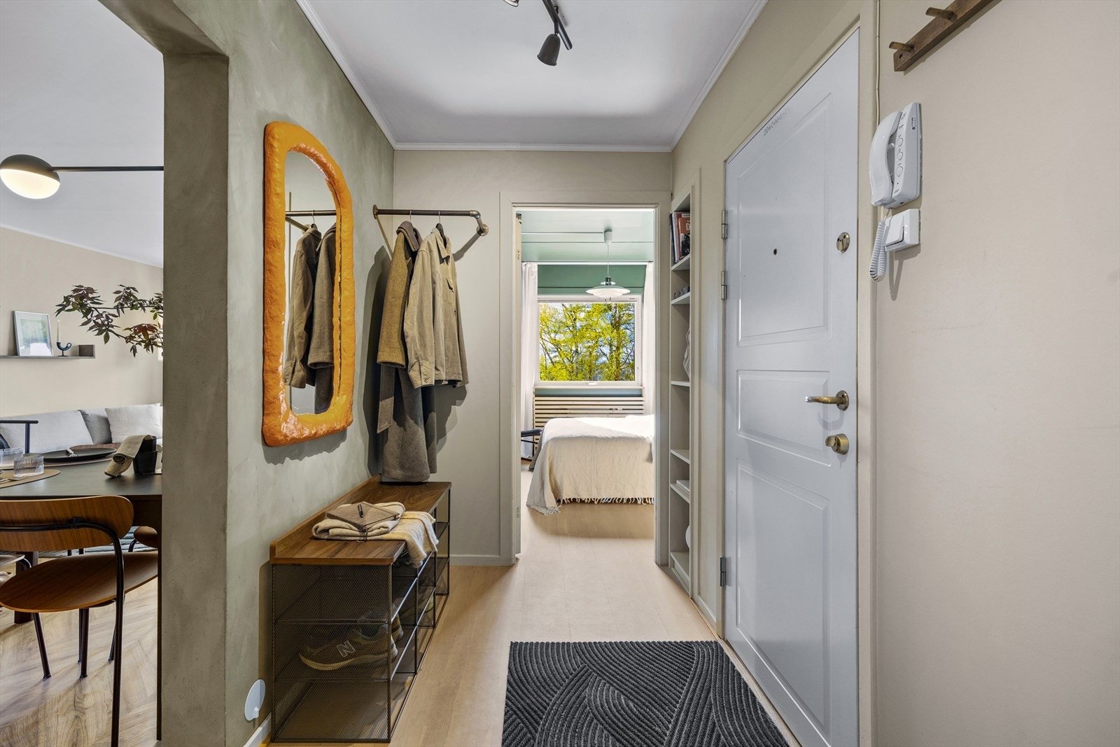 Montering av ny telefon til calling anlegg, i 2023. Galleribilde