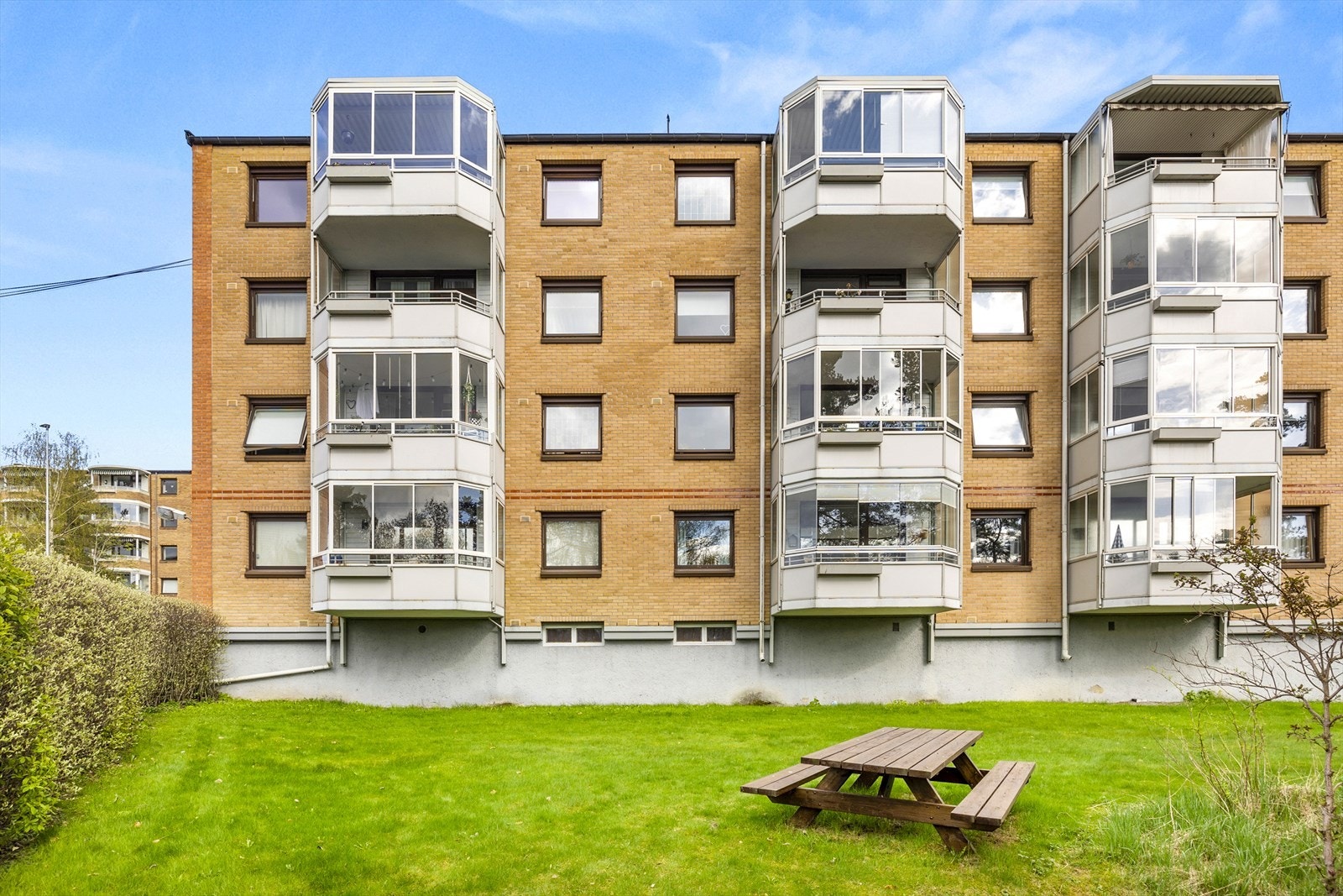 Varmtvann, fyring, TV og internett er inkludert i felleskostnadene. Galleribilde