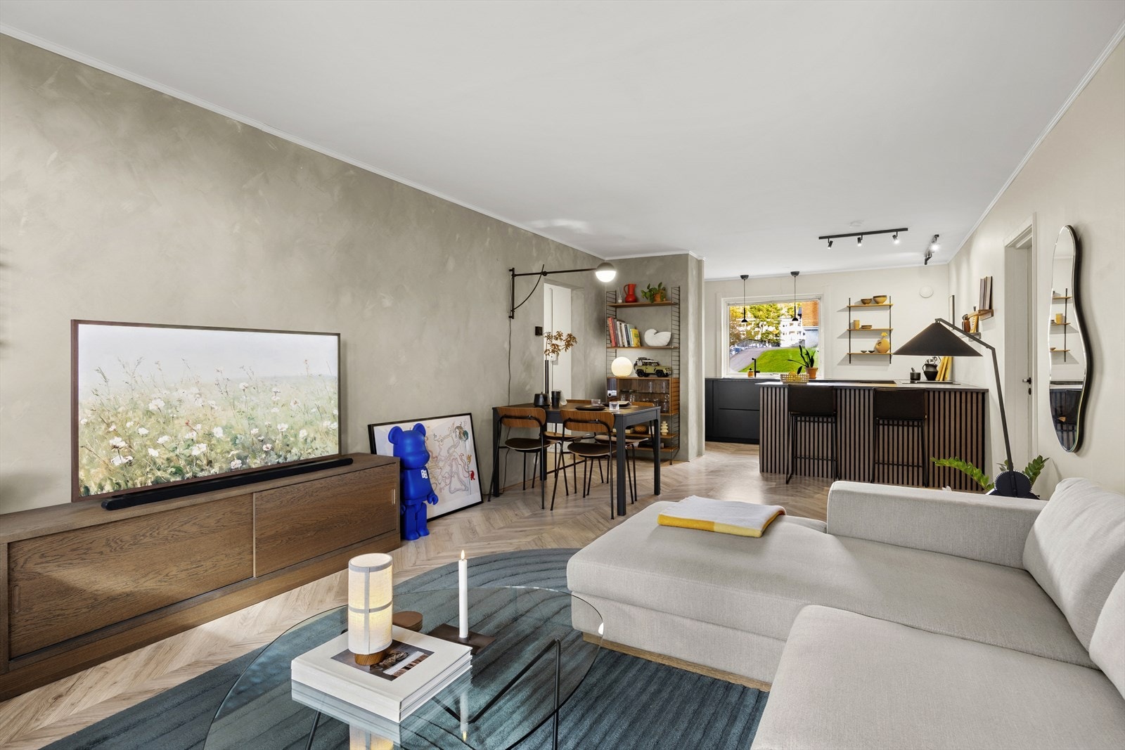 Malt i delikate og tidsriktige farger. Galleribilde