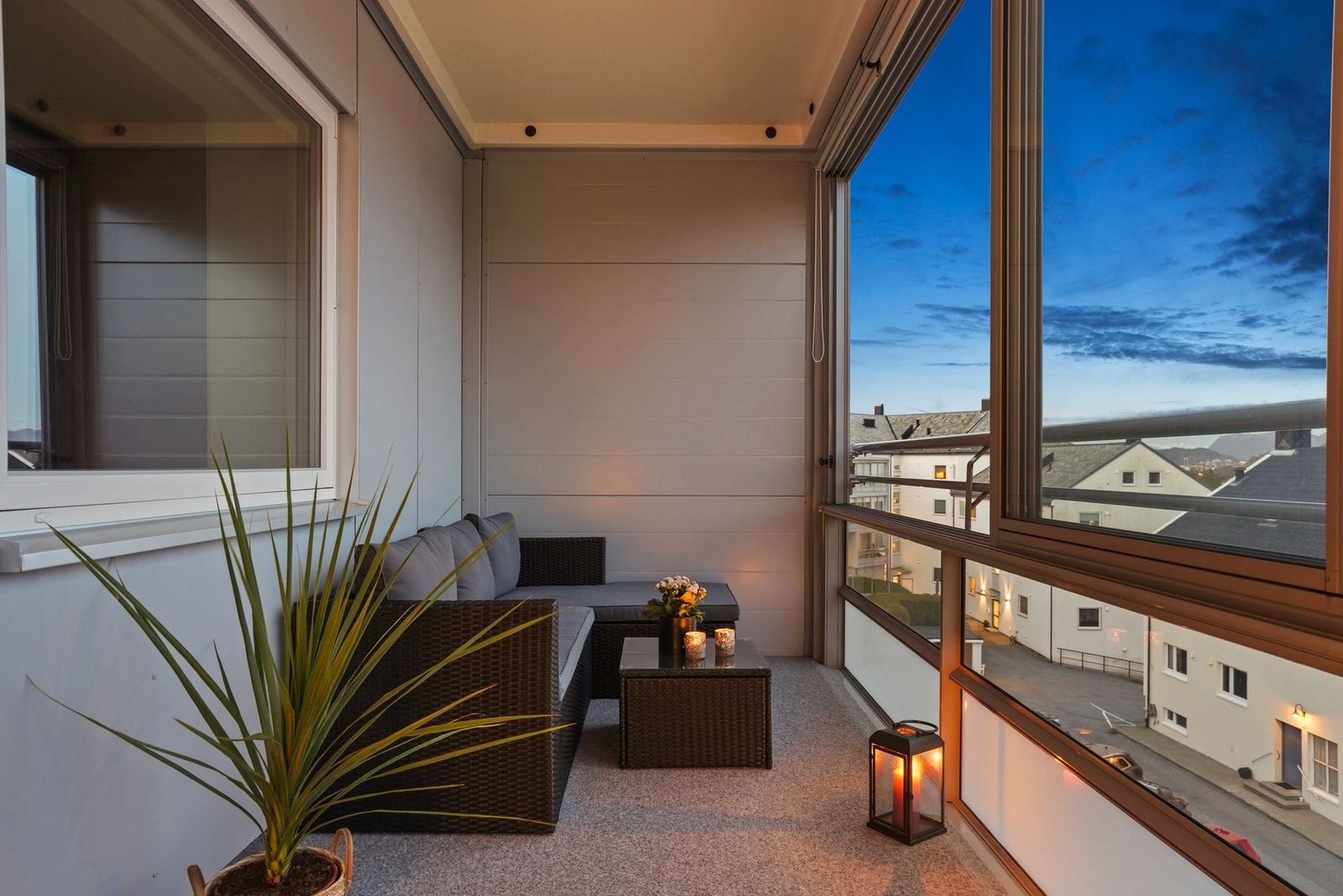 Balkongen er innglasset og kan nytes uansett årstid. Galleribilde