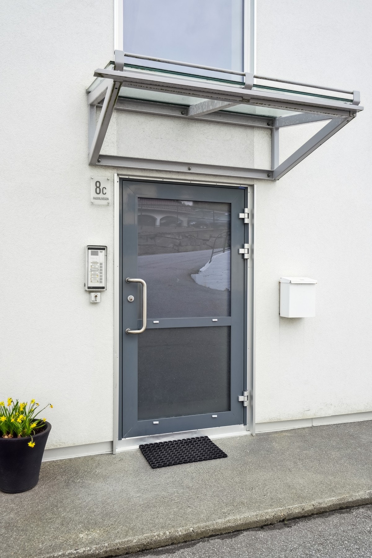 Inngangsparti til bygget. Borettslaget er veldrevet, og oppgraderinger har blitt gjennomført jevnlig gjennom årene. Spesifikk informasjon om dette finner man i salgsoppgaven. Galleribilde