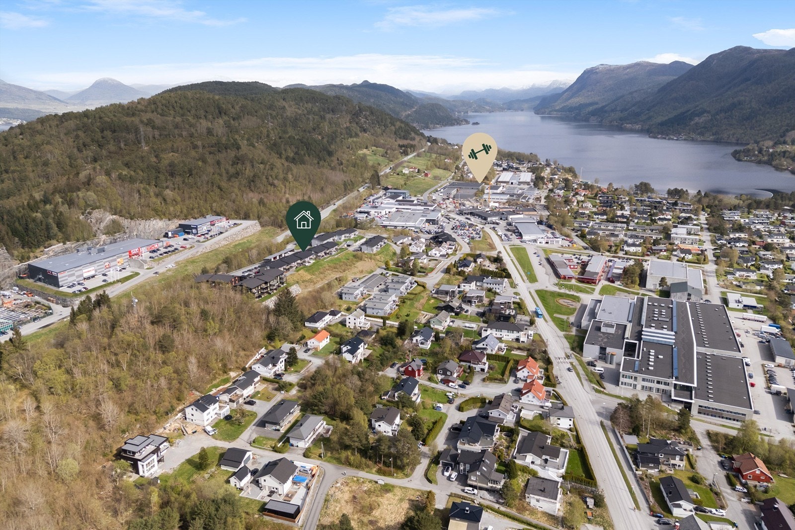 I tillegg ligger treningssenter, flere barnehage, skoler og videgående skoler i nærområdet Galleribilde